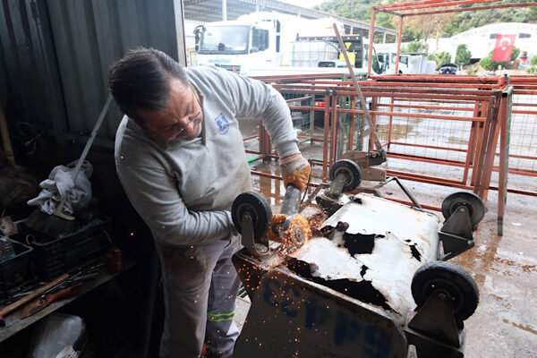 Bodrum’da geri dönüşümle temizlik araç gereçleri üretiliyor Bodrum Belediyesi Temizlik İşleri Müdürlüğü, geri dönüşüm ve sürdürülebilirlik çalışmaları