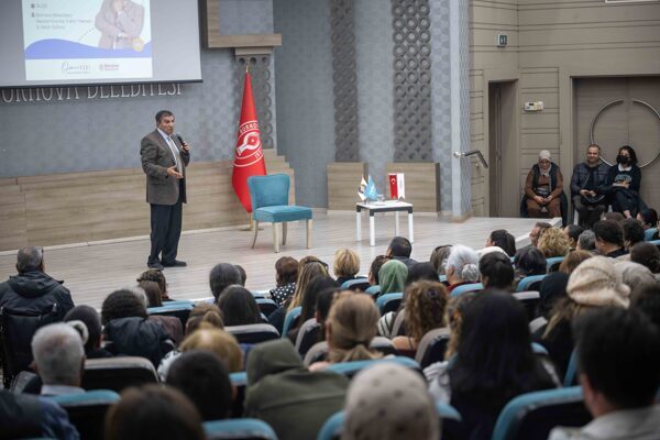 Bornova’da “Ailede ve Okulda Kaliteli İletişim” konferansı düzenlendi Bornova Belediyesi Kadın ve Aile Hizmetleri koordinasyonunda ile iş birliğiyle
