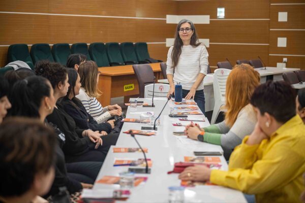 Bornova’da Kadının İnsan Hakları Eğitimi Programı başladı Bornova Belediyesi Kadın ve Aile Hizmetleri Müdürlüğünün, Yerel Eşitlik Eylem