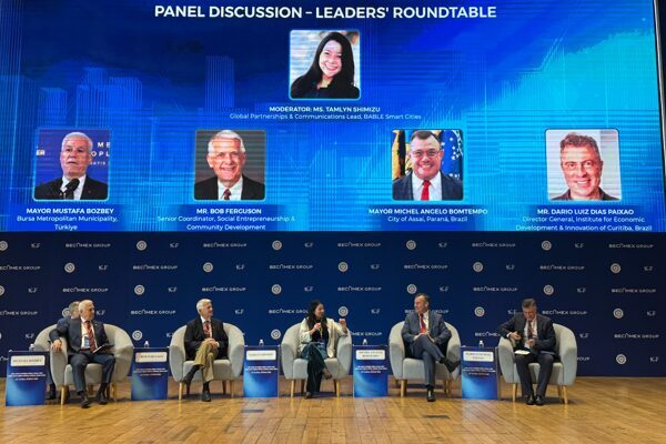Bursa Büyükşehir Belediyesi’nin dünya genelindeki kentlerin akıllı şehircilik, dijital dönüşüm