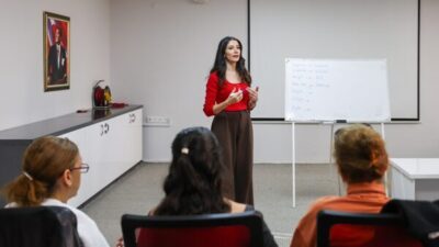 Türkan Saylan Çağdaş Yaşam Merkezi’nde haftanın üç günü gerçekleştirilen derslere,