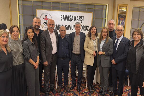 İHD  Adana Şubesi’nin bir otelde düzenlediği dayanışma etkinliğine Diyarbakır Büyükşehir