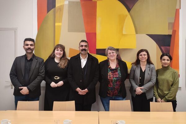 Diyarbakır Büyükşehir Belediyesi Eş Başkanları Serra Bucak ve Doğan Hatun,