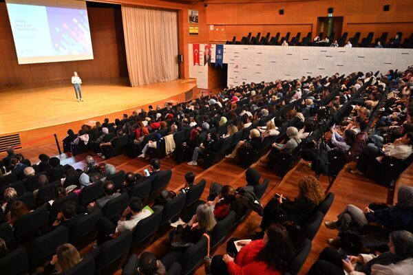 Bursa Büyükşehir Belediyesi'nin eğitime destek çalışmaları kapsamında hayata geçirdiği ‘Eğitimde