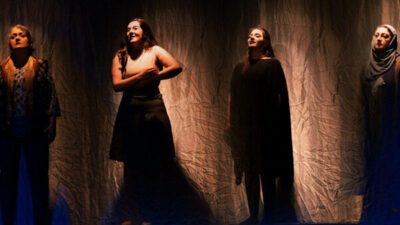 Bursa’da Birgül Yeşiloğlu Güler imzası taşıyan “Kadınlar Konuşursa” oyunu Tayyare