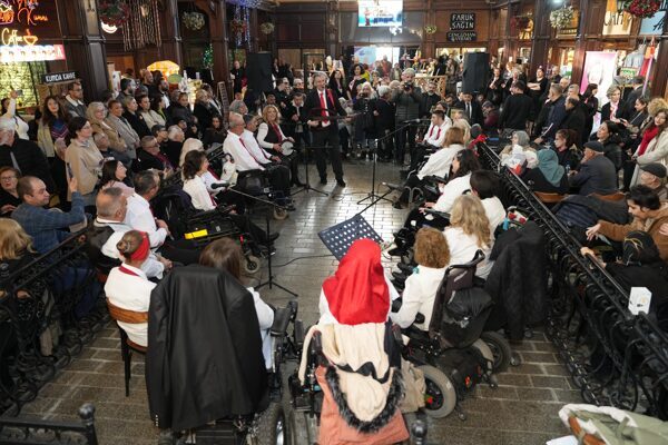 Özel Gereksinimliler Şube Müdürlüğü tarafından hazırlanan program; konser, sergi ve