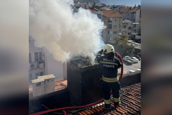 Muğla Büyükşehir Belediyesi İtfaiyesi, vatandaşları baca bakımı konusunda uyararak düzenli