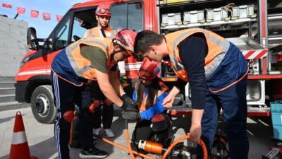 Manisa Büyükşehir Belediyesi, ‘Mahalle Afet Gönüllüleri Projesi’ni hayata geçiriyor. Afet