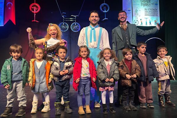 Van Büyükşehir Belediyesi Kadın ve Aile Hizmetleri Dairesi Başkanlığı bünyesinde