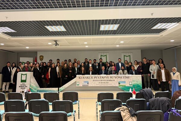 Bursa’da düzenlenen bir panelde konuşan Peyzaj Mimarları Odası Bursa Şubesi