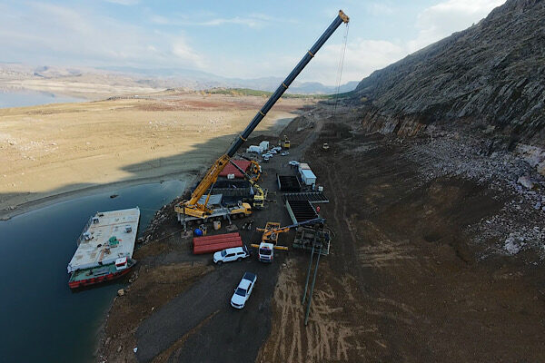 Çamlıdere Barajı’nda yüzer pompa sistemi kuruluyor ASKİ, Çamlıdere Barajı’nda su alma yapısının altındaki yaklaşık 100 milyon