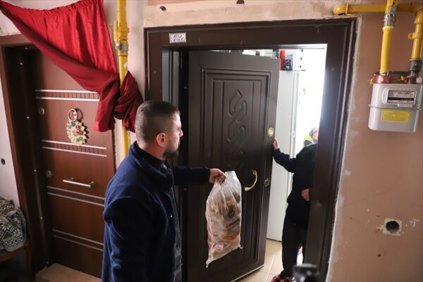 Çankırı Belediyesi, 30 ton patatesi ücretsiz dağıttı Belediye tarafından hasat edilen 30 ton patates, sosyal destek çalışmaları