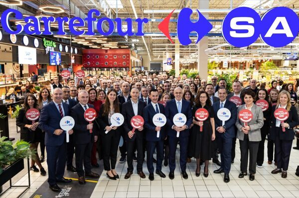 CarrefourSA, 12 Aralık Mağazacılar Günü’nü 15 bin çalışanı ile kutladı Sabancı Holding ve Carrefour Grup iştiraki CarrefourSA, 12 Aralık Mağazacılar
