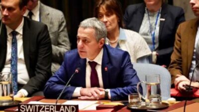 Cassis, Parlamento’ya güveninden dolayı teşekkür ederek, gelecek yıl yapılacak yapıcı