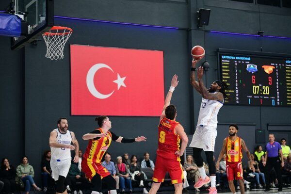 Çayırova Belediyesi, Türkiye Basketbol Ligi 13. hafta mücadelesinde Göztepe ile karşı