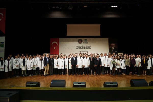 Cerrahpaşa Tıp Fakültesi öğrencileri Bahçelievler’de beyaz önlük giydi Cerrahpaşa Tıp Fakültesi 2025–2026 Eğitim Öğretim Yılı Beyaz Önlük Töreninde,