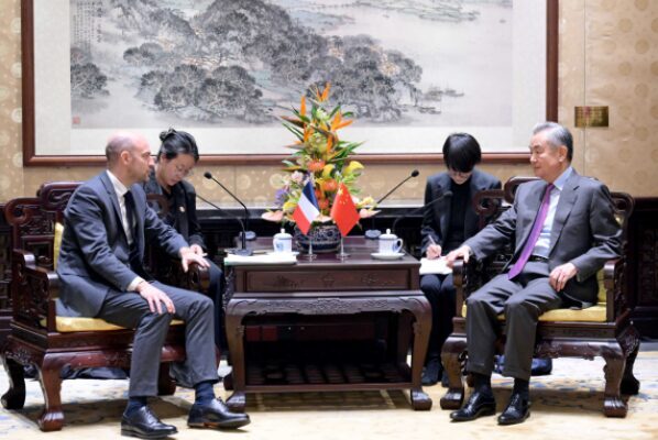 Çin Komünist Partisi (ÇKP) Merkez Komitesi Siyasi Bürosu Üyesi ve