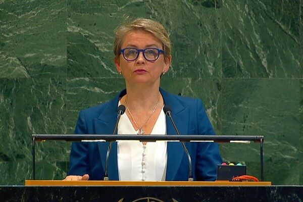 İngiltere Dışişleri Bakanı Yvette Cooper, AB Komisyonu Başkanı Ursula von