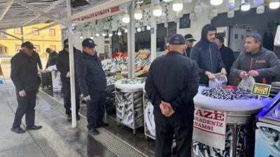 Çorum Belediyesi Zabıta Müdürlüğü ekipleri Geçici Balık Pazarı’nda faaliyet gösteren