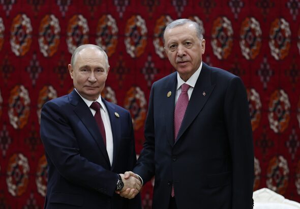 Cumhurbaşkanı Erdoğan, Putin ile bir araya geldi Cumhurbaşkanı Recep Tayyip Erdoğan, Aşkabat'ta düzenlenen Uluslararası Barış ve Güven Forumu’ndaki