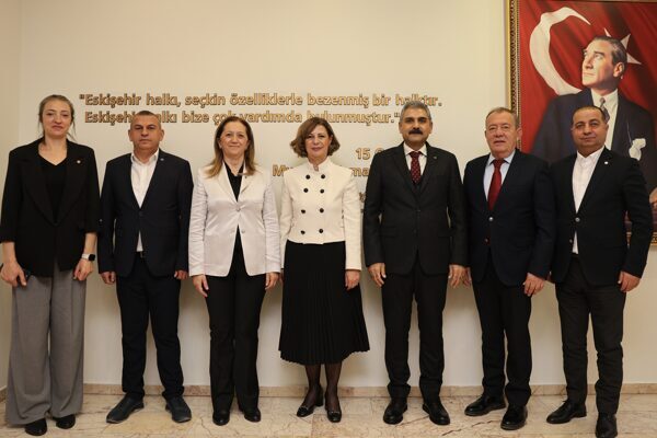 DİSk heyetinden Başkan Ünlüce’ye ziyaret DİSK Genel Başkanı Arzu Çerkezoğlu, Genel-İş Genel Başkanı Remzi Çalışkan,