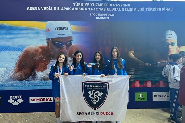 Düzce Belediyesi Spor Akademisi yüzme sporcuları, Türkiye Yüzme Federasyonu tarafından