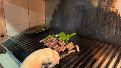 Serhad Tava Ciğer ve Izgara, işletme sahibi Ömer Haşimler, köfteciliğin