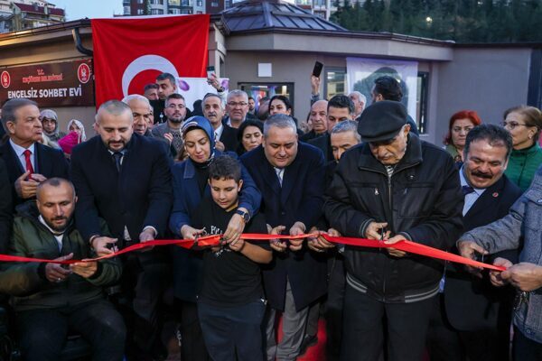Engelsiz Sohbet Evi Keçiören’de hizmete açıldı Keçiören Belediyesi tarafından ilçedeki Gümüşdere Ihlamur Vadisi içinde hizmete sunulan
