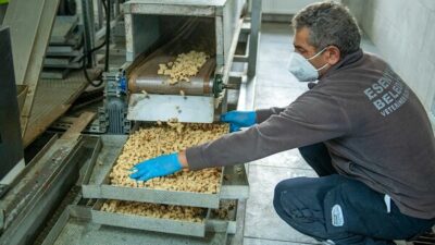 Esenyurt'ta  belediyeye ait aşevi ve ilçedeki fırın, lokanta ile çeşitli