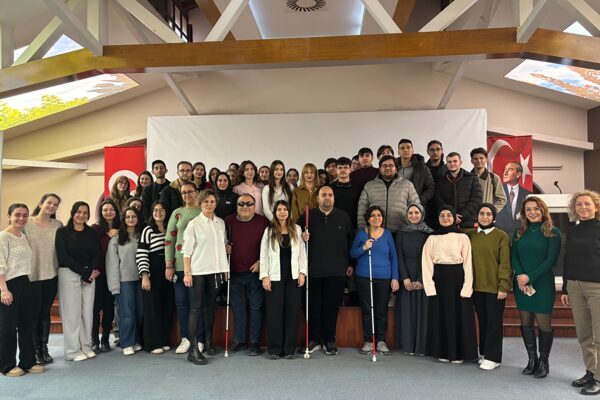 Eskişehir’de Erişilebilirlik Atölyesi düzenlendi Dünya Engelliler Günü kapsamında gerçekleştirilen atölyede; sağlamcılık, dil ve söylem,