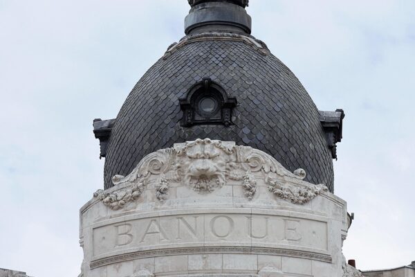 18 milyar avronun neredeyse tamamı özel Fransız bankalarında tutuluyor. Paris,