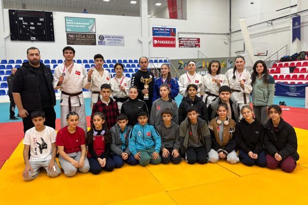 Gemlik Belediyespor Judo Takımından Madenci Kupası’nda şampiyonluk Zonguldak’ta düzenlenen 9. Uluslararası Judo Madenci Kupası’nda mücadele eden Gemlik