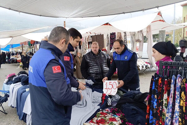 Gemlik Sosyete Pazarı’nda denetimler Gemlik Sosyete Pazar Alanı’nda, zabıta ekiplerince satışa sunulan ürünlere yönelik