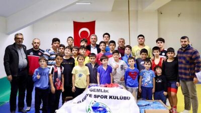 Gemlik'te, ilçe genelindeki spor faaliyetleri kapsamında Gemlik Belediyespor’da eğitim gören