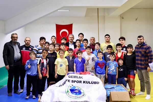 Gemlik'te, ilçe genelindeki spor faaliyetleri kapsamında Gemlik Belediyespor’da eğitim gören