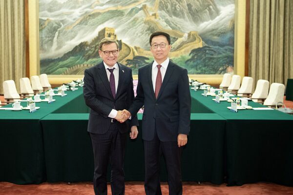 Çin Cumhurbaşkanı Yardımcısı Han Zheng, Almanya Dışişleri Bakanı Johann Wadephul