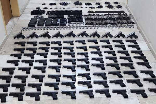 Hatay’da 90 ruhsatsız tabanca ele geçirildi Hatay Emniyet Müdürlüğü ekipleri, silah kaçakçılığına yönelik yürütülen çalışmalar kapsamında