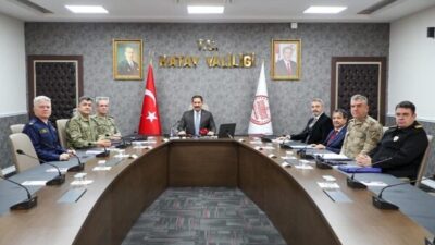 Valilik toplantı salonunda düzenlenen toplantıya, güvenlik birimlerinin yöneticileri ve ilgili