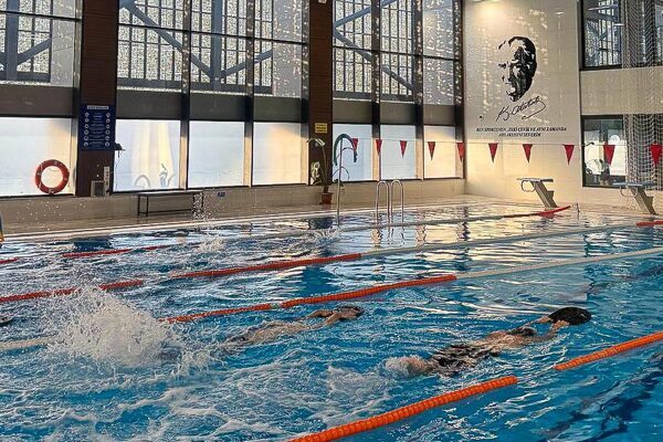 Bornova Aşık Veysel Rekreasyon Alanı’ndaki Havuz İzmir’de gerçekleştirilen organizasyonda, otizmli