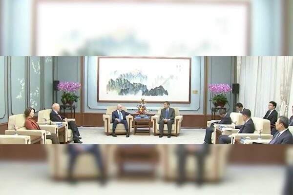 He Lifeng: Çin ve ABD iş birliği listesini uzatmayı sürdürmeli Görüşmede He Lifeng, Çin ve ABD liderlerinin bu yılın başından