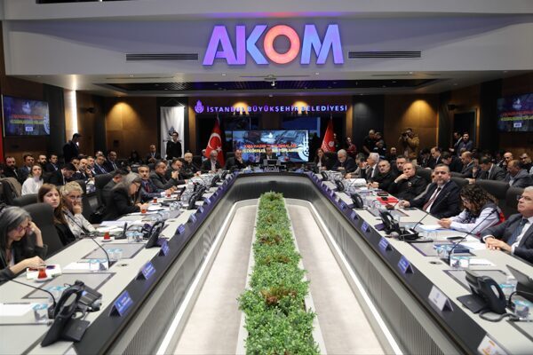 İBB Afet İşleri Dairesi Başkanlığı’nda (AKOM) yapılan toplantıya İBB Genel
