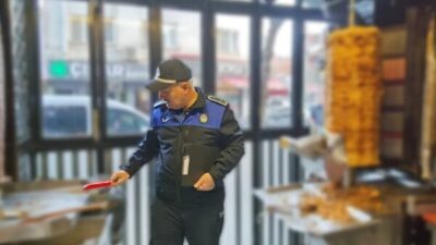 İnegöl Belediyesi Zabıta Müdürlüğü ekipleri, halk sağlığını korumak ve şehirde