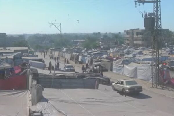 Kuveyt Sahra Hastanesi sağlık görevlilerine göre, İsrail uçakları Han Yunus'un