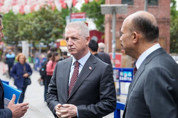 İstanbul Valisi Gül, TDED’i ziyaret etti İstanbul Valisi Davut Gül, Eyüpsultan'da yer alan Türkiye Dil ve