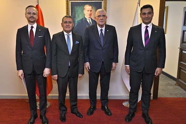 İYİ Parti Genel Başkanı Dervişoğlu, TÜSİAD Başkanı Turan ile görüştü İYİ Parti Genel Başkanı Dervişoğlu, TÜSİAD Yönetim Kurulu Başkanı Orhan