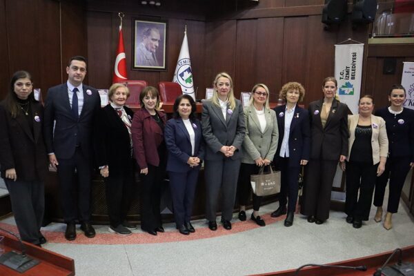 Moderatörlüğünü İzmit Belediyesi Başkan Yardımcısı Sibel Solakoğlu’nun yaptığı panelin konuşmacıları