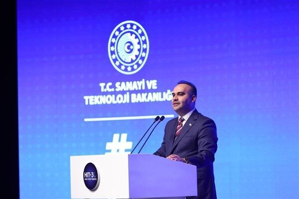Kacır: Türkiye, SİHA ve mühimmat çeşitliliğinde dünya lideri Sanayi ve Teknoloji Bakanı Kacır, Türkiye’nin, SİHA ve mühimmat çeşitliliğinde