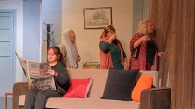 İnegöl Belediyesi Şehir Tiyatrosu’nun 22’nci oyunu olarak sahneye taşınan Tuncer