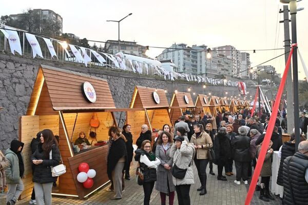 Karaduman’dan Gemlik Yaşam Sokağı projesine tepki İYİ Parti Gemlik İlçe Başkanı Karaduman, üniversite yerleşkesinin önüne kurulan “Yaşam