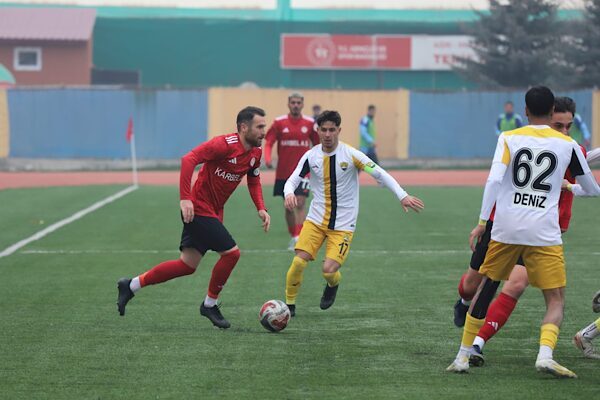 Karaköprü Belediyespor, Ağrı 1970 Spor’u deplasmanda mağlup etti. TFF 3. Lig’de Ağrı 1970 Spor ile Karaköprü Belediyespor arasında